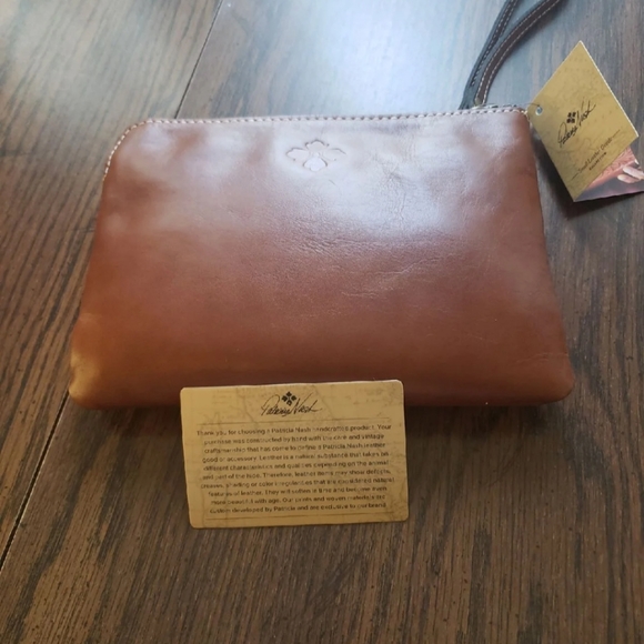 Patricia Nash Tan Cassini wristlet - Picture 5 of 5